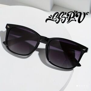 Unisex Black Polarized Sunglasses with case
